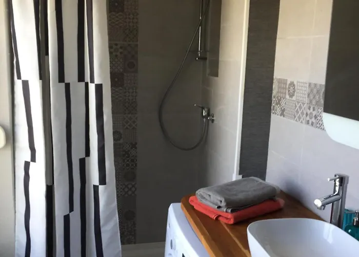 Apartment Moliere M4